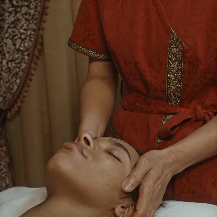 Traditional Ayurvedic head treatment by a skilled therapist at Divine Holistic Health Retreat Haridwar