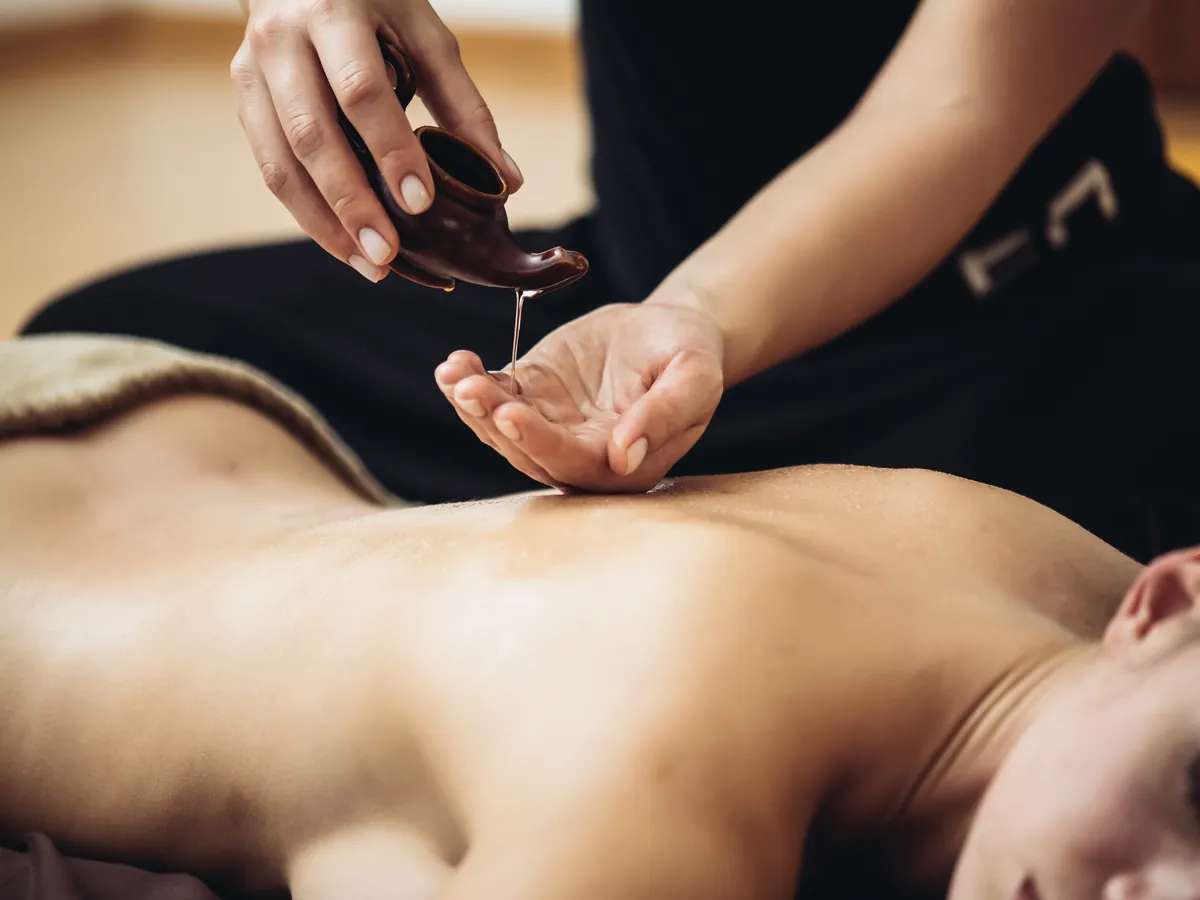 Abhyanga full-body warm-oil massage in the Ayurvedic Weight Management Haridwar programme