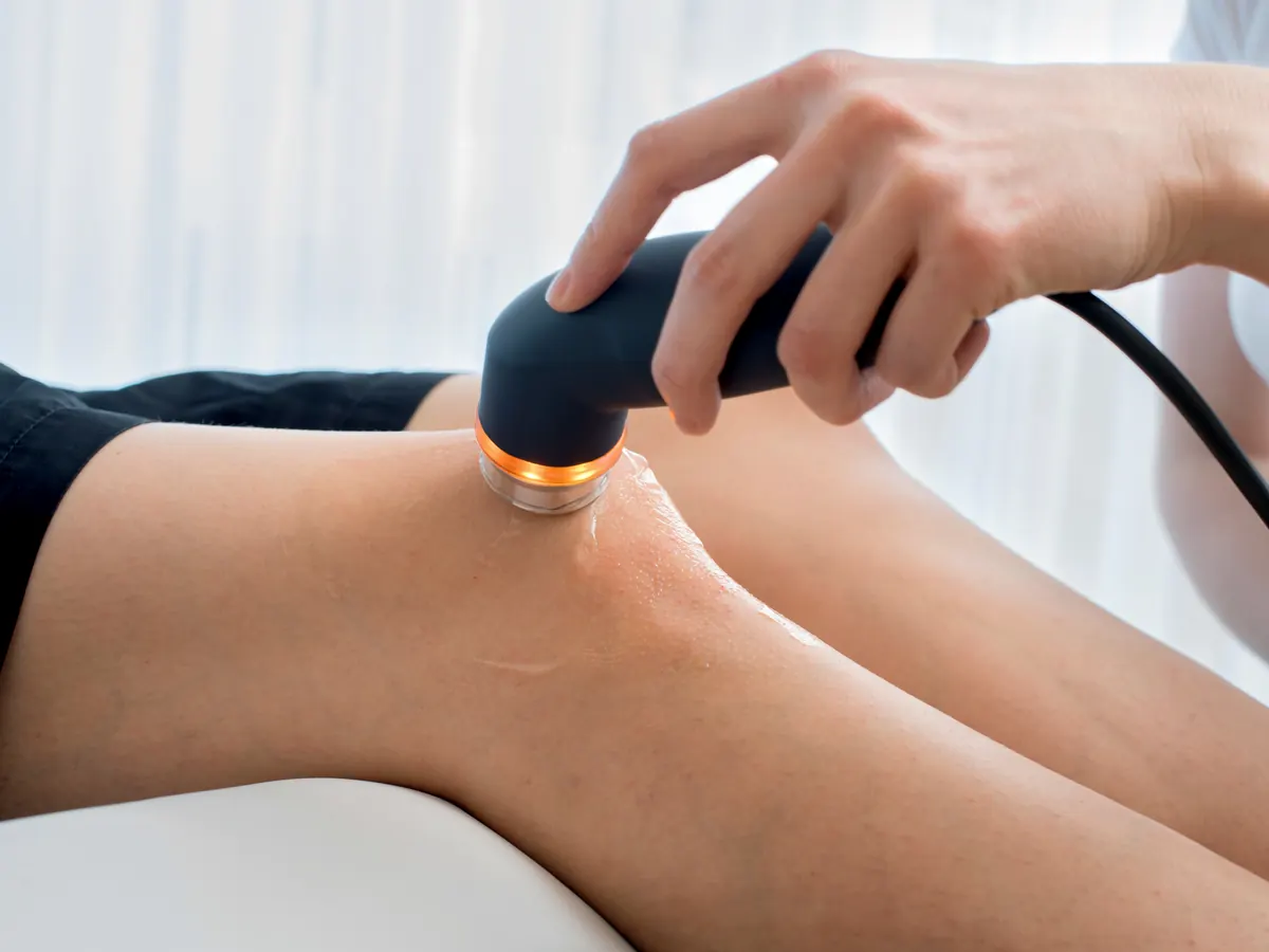 Therapeutic ultrasound on the knee during physiotherapy in Haridwar