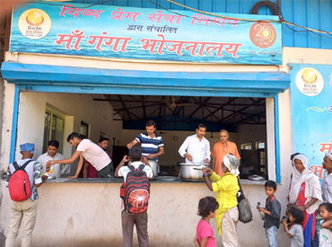 The Bhojnalaya kitchen in active service at Haridwar, run by Divya Prem Sewa Mission
