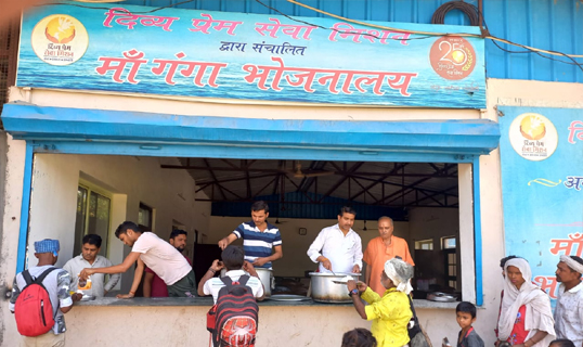 Maa Ganga Bhojnalaya, the free-food kitchen of the Divya Prem Sewa Mission, serving a hot meal to visitors at Haridwar